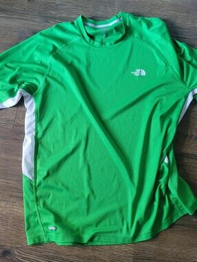 The north face Men’s Short Sleeve Athletic Shirt size Xl Green Sf12